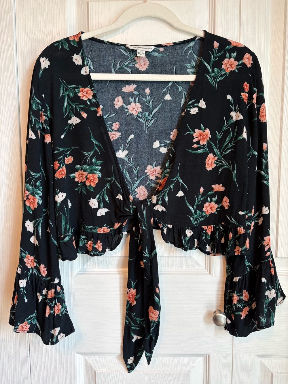 🦅 American Eagle Outfitters Floral Tie Front Crop Top Bell Sleeves Boho Blouse L